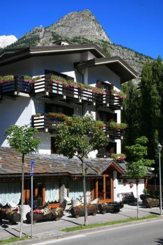 Hotel Les Jumeaux Courmayeur Zewnętrze zdjęcie