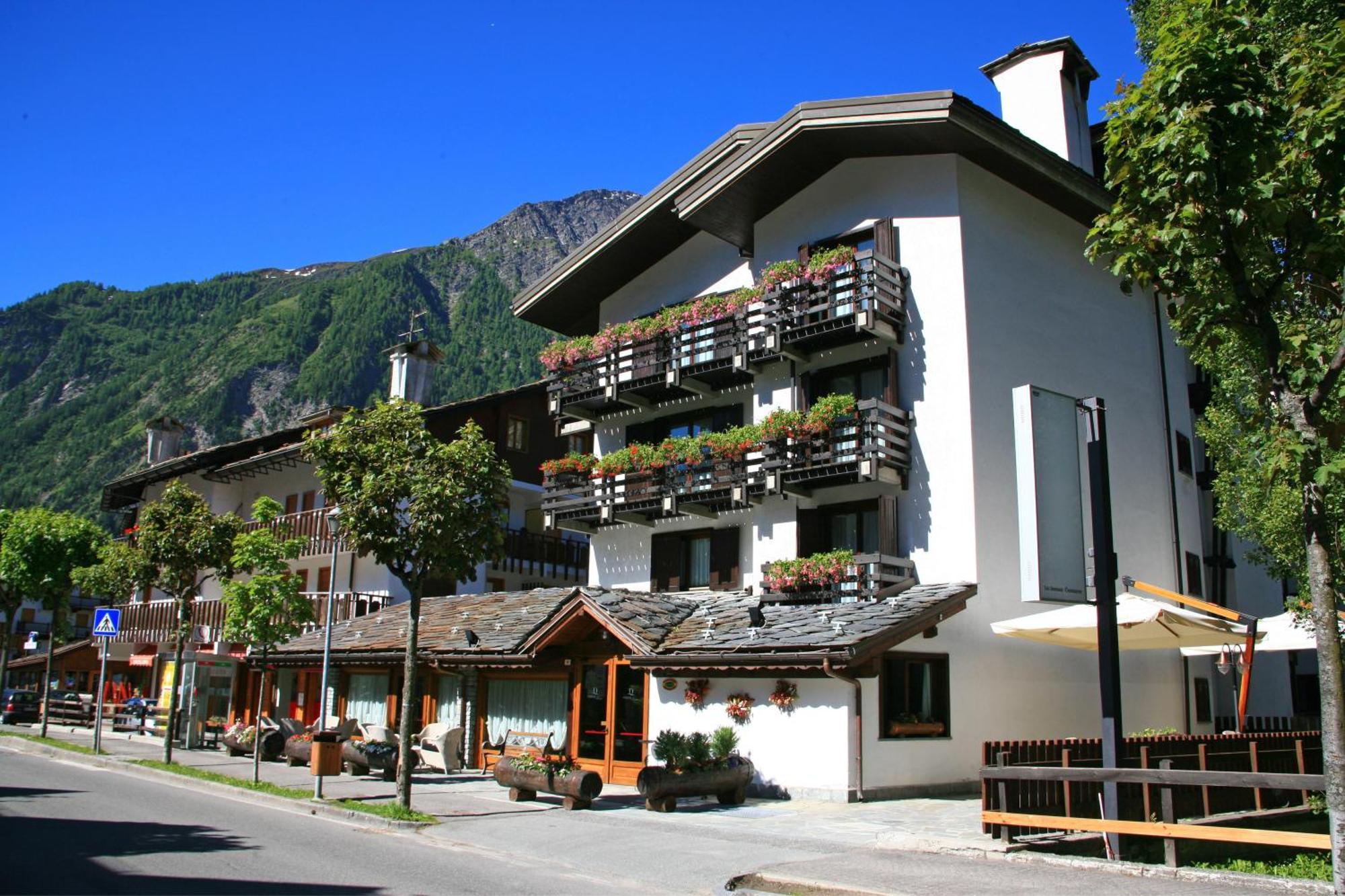 Hotel Les Jumeaux Courmayeur Zewnętrze zdjęcie